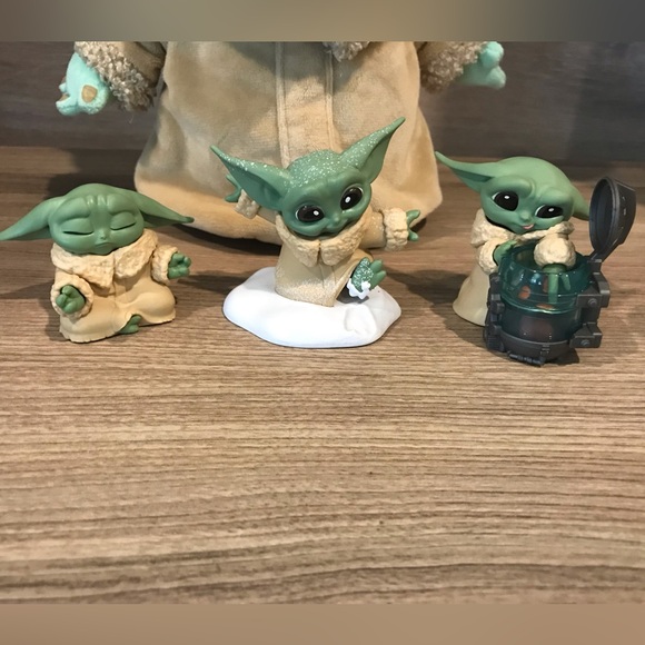 Baby Yoda Plush / Stuff  Toy & 3 small Baby Yoda  figures - Picture 4 of 5